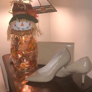 Matching women’s heels and matching bag!